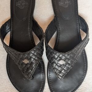 Harley Davidson Thong/Flip Flops w/HD metal Insignia gracing center top...